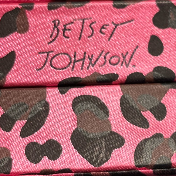 Betsy Johnson Spider jewelry Necklace I ❤️ SPIDERS - Crystal Heart & Spider NWT - Picture 3 of 13